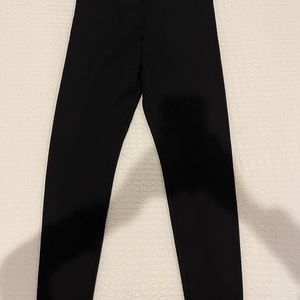 Lou & Grey black leggings.  Size large